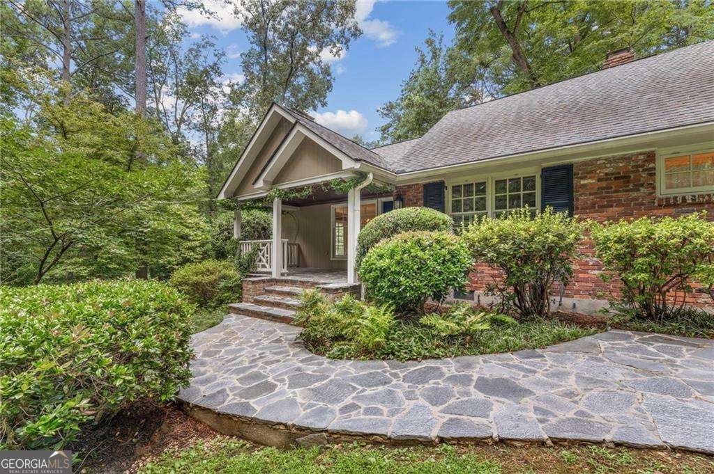 1037 Davis DR