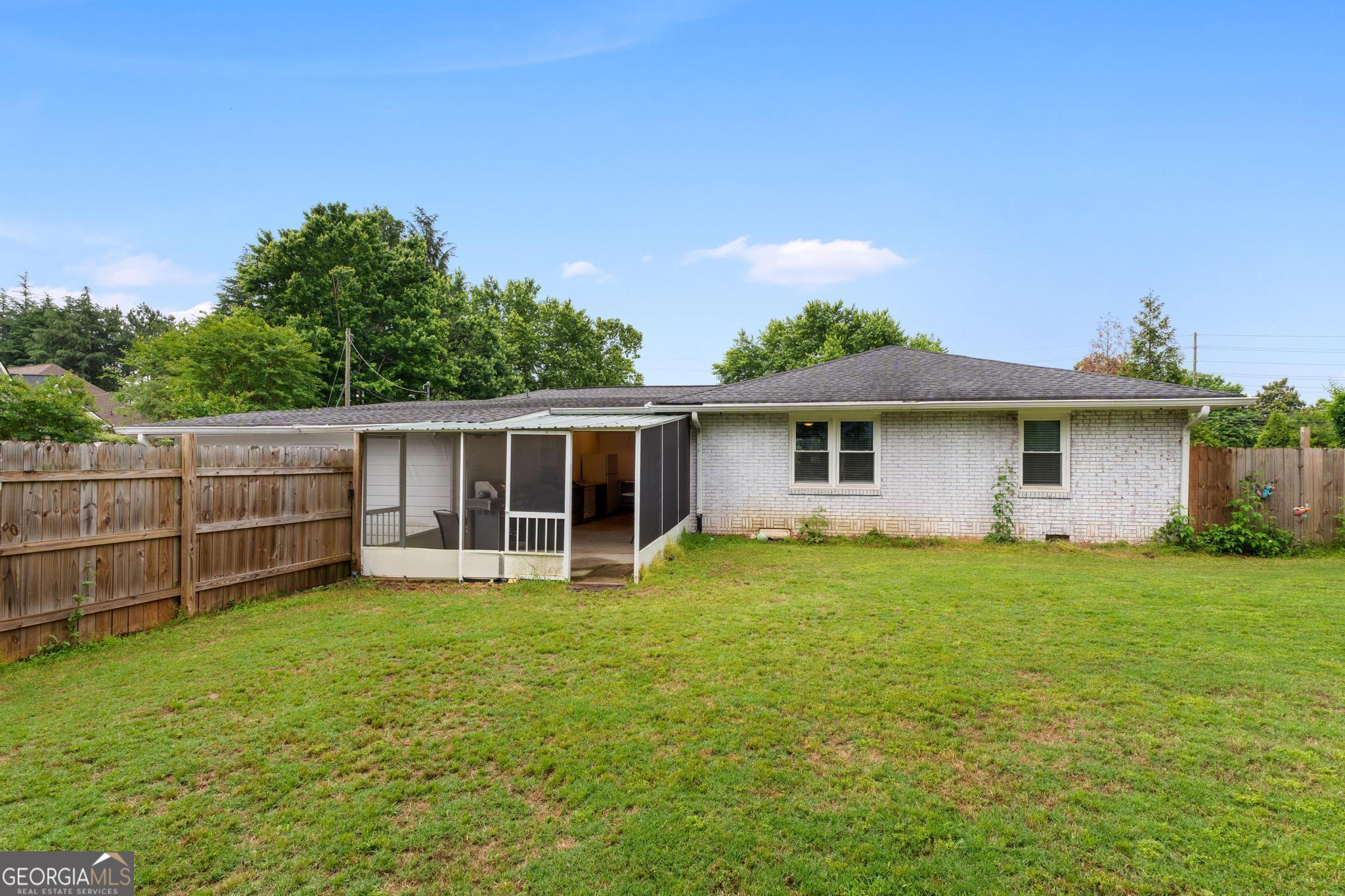 2221 Shallowford RD