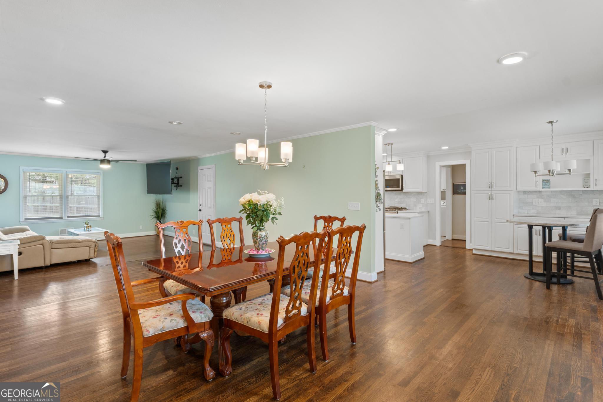 2221 Shallowford RD