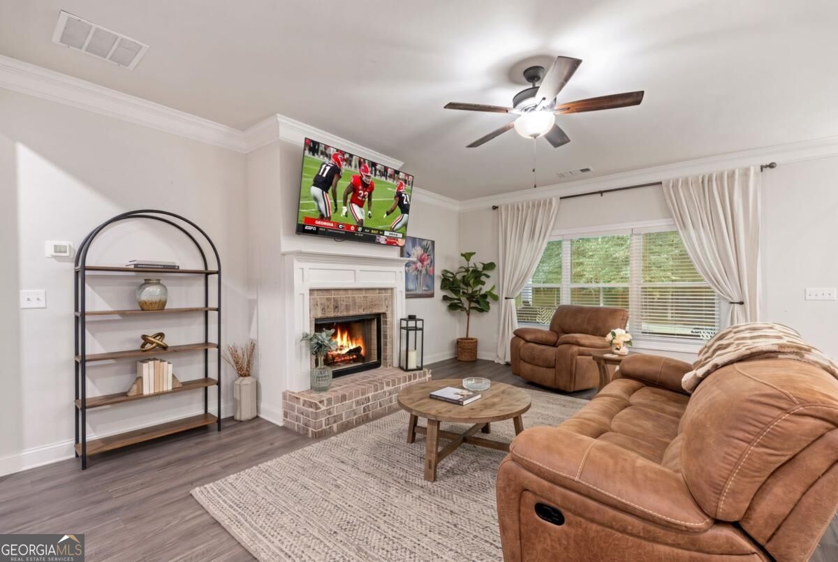 223 Manor DR