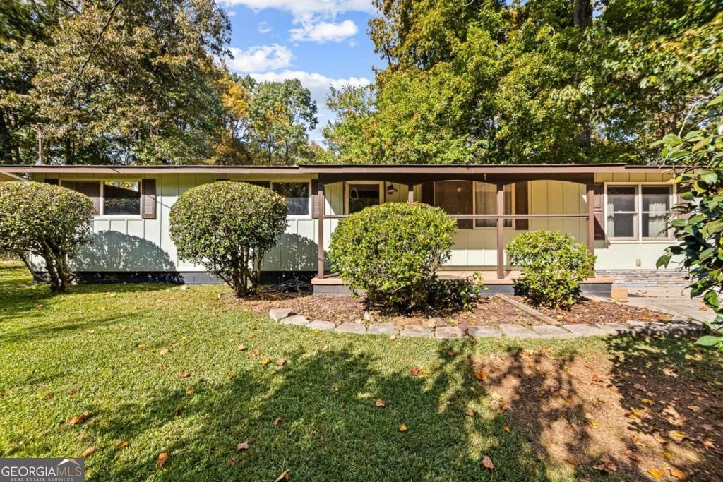 Photo of 423 Azalea Drive, Stockbridge, GA 30281 (MLS # 10881579)
