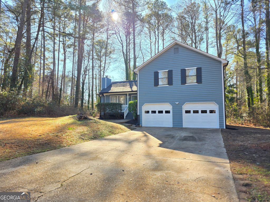 Photo of 2369 Red Barn Road SW, Marietta, GA 30064 (MLS # 10690838)