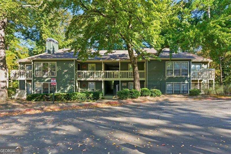 This well maintained, stepless 2BR/2BA Condo is located in a gated swim/tennis community in the heart of Vinings! Features updated kitchen and baths as well as hardwood flooring in the fireside living space. The updated kitchen features solid surface countertops and stainless appliances. Great flex space off the living area is perfect for office or sunroom and leads to the private deck. Roommate floor plan with a bedroom and bath at each end of the unit. The large deck is accessible from the sunroom and secondary bedroom and faces the wooded area at the rear of the neighborhood, providing a very private and tranquil feel. Community amenities include swimming pool, tennis court, dog park, clubhouse, car wash, fitness center, grills & trails. This well maintained, gated community's ITP location takes you straight into West Midtown, Midtown and Buckhead in about 15 minutes without getting on the interstate! You are minutes away from restaurants, shopping (Kroger is right across from the community), West Village, The Battery/Truist Park, Silver Comet Trail, Cumberland Mall with a Costco, and Reformation Brewery. The HOA installed new roofs in 2020 and recently painted the exterior of the buildings. No rental restrictions.