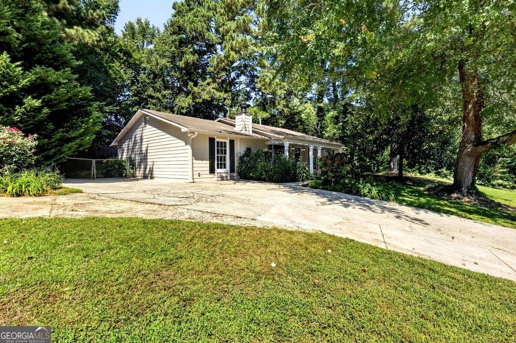 Photo of 850 The Cir, Lawrenceville, GA 30043 (MLS # 10849391)