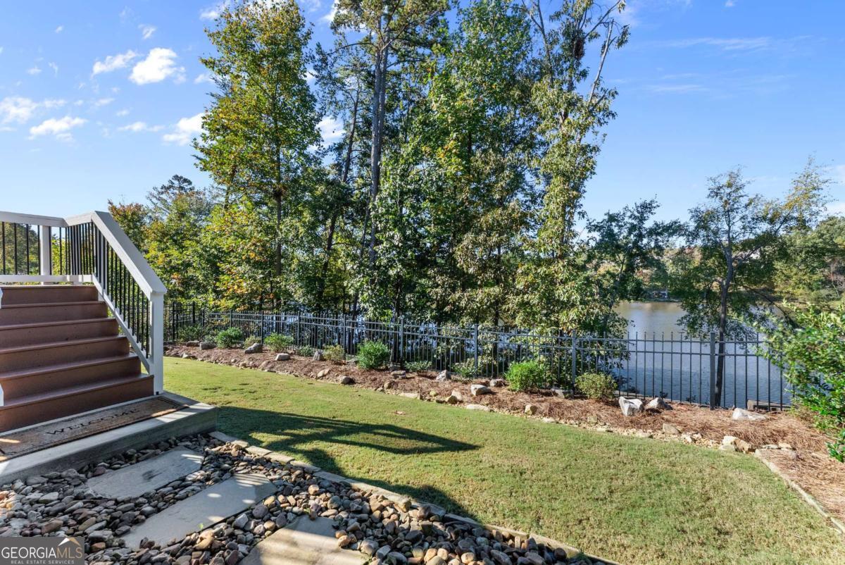 7123 Lake Edge DR