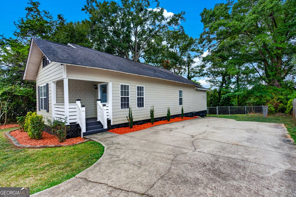 Photo of 520 Jefferson Street, Lagrange, GA 30240 (MLS # 10869897)