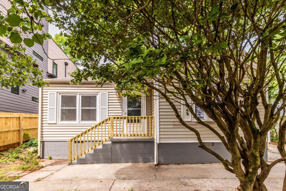183 Clay ST