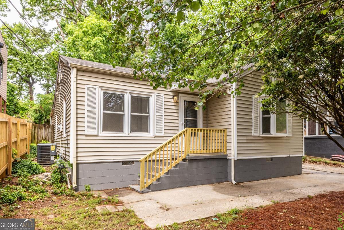 183 Clay ST