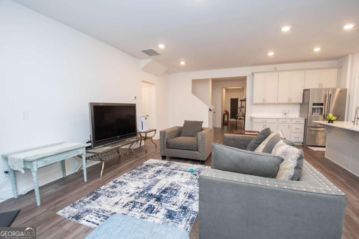54 Airmont DR