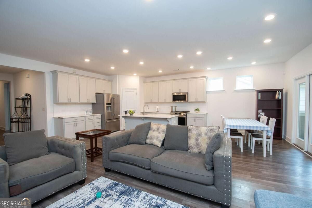 54 Airmont DR