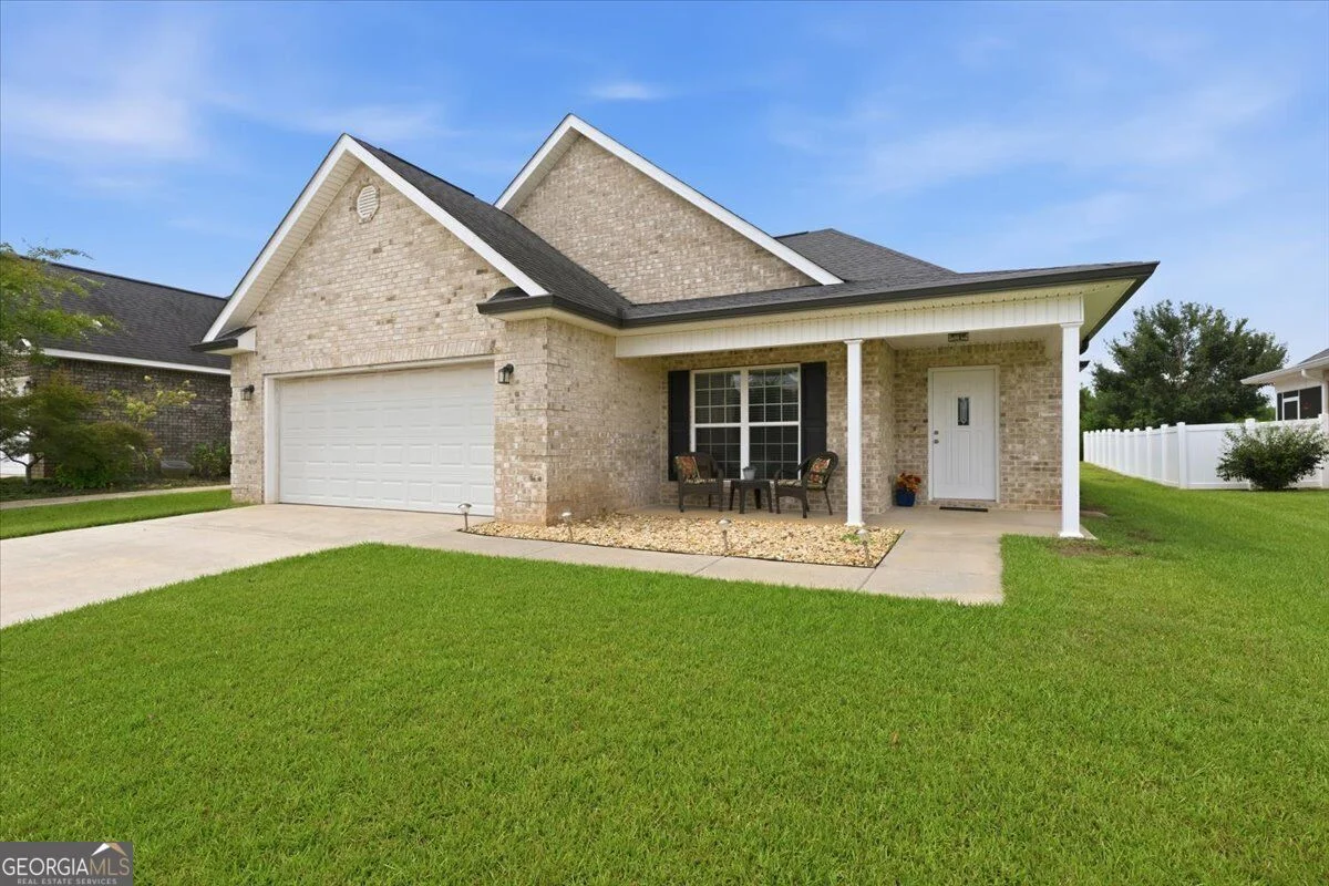 305 Lamplight Drive, Byron, GA, 31008