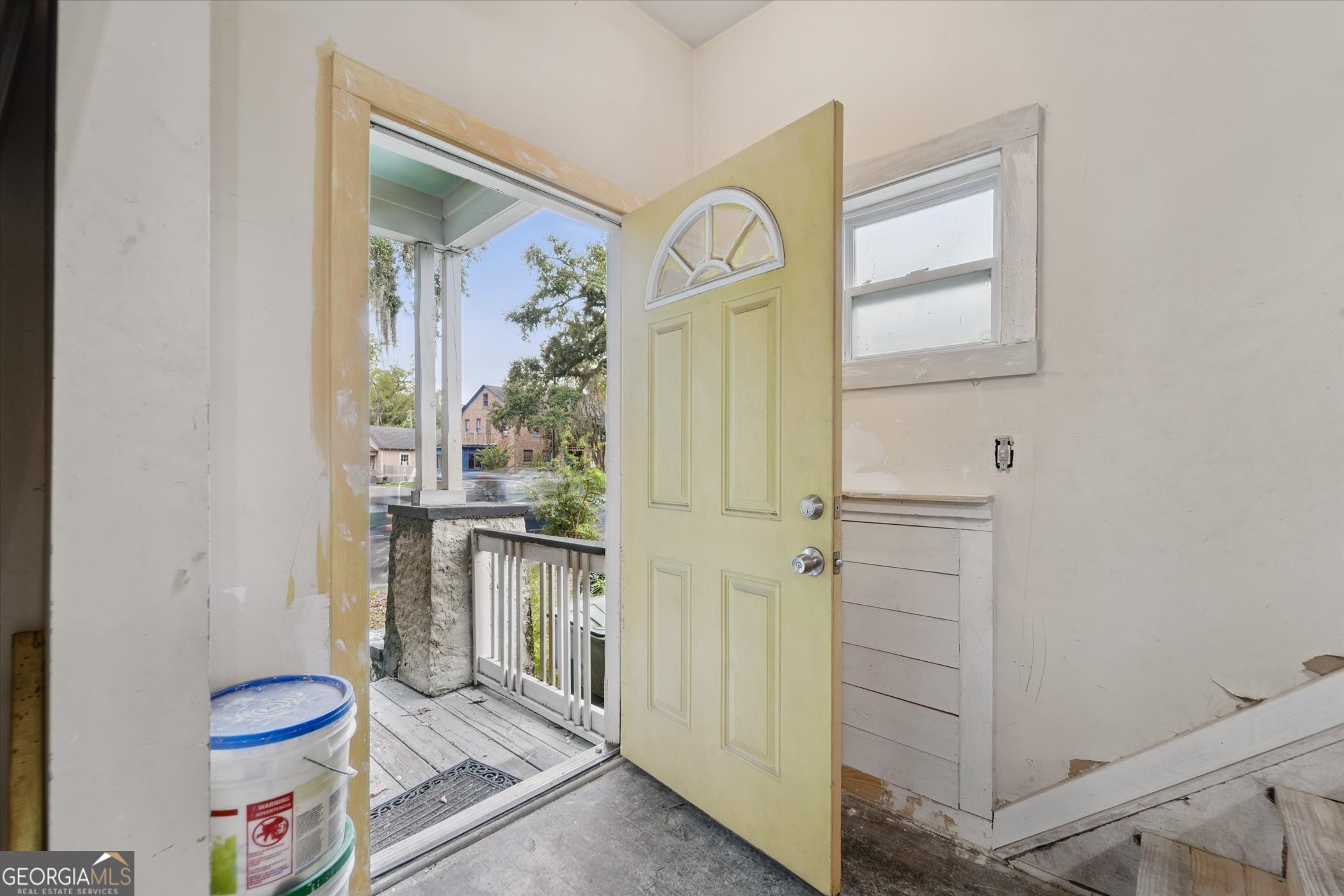 818 W 37th ST