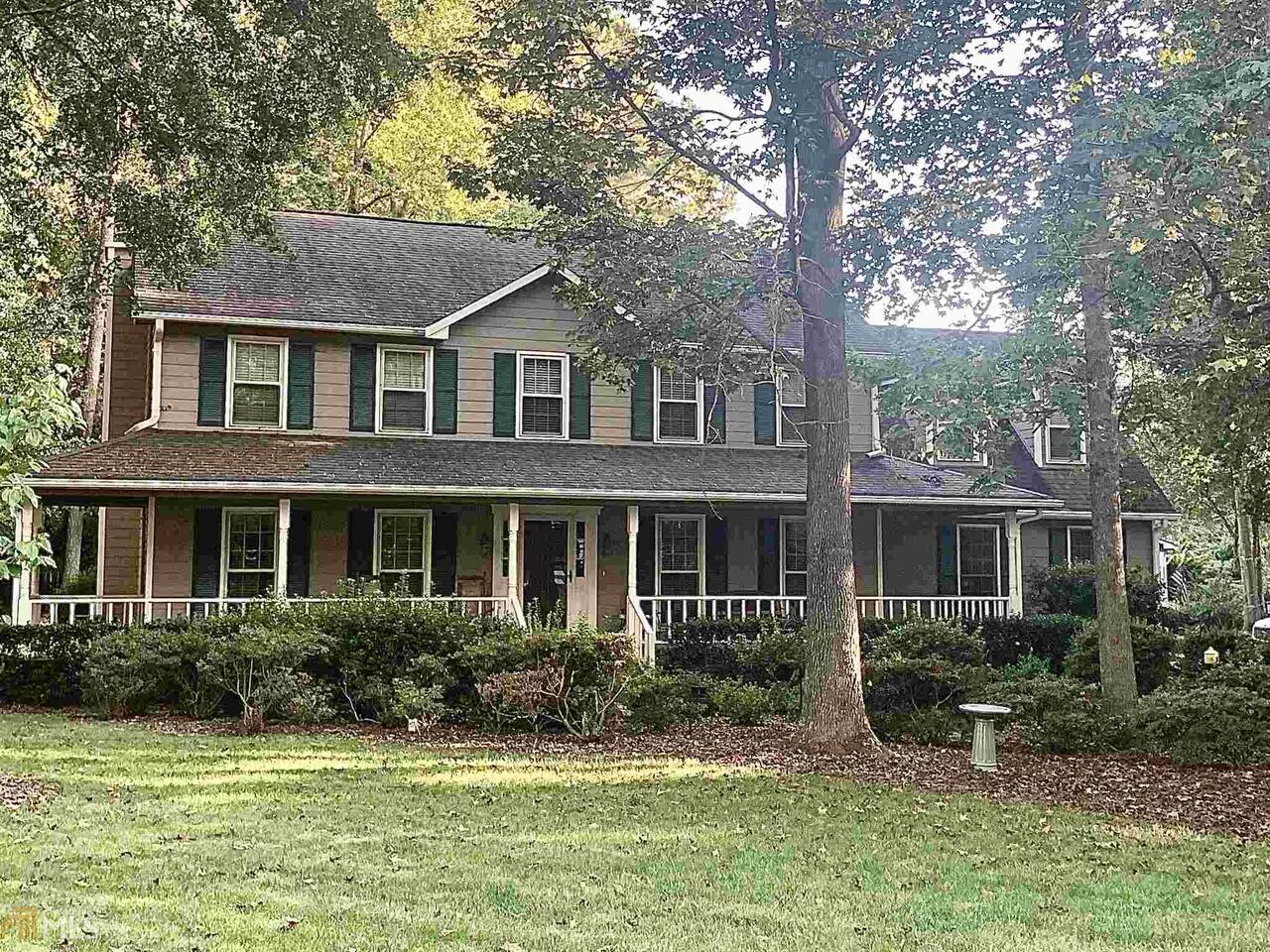 Original owner has maintained this house meticulously! Located in the Lakeside subdivision this home is truly in the heart of PTC! Walk a few houses down to Lake Peachtree! Located on a corner lot with mature plantings and landscaping. Huge kitchen and breakfast area with solid counter tops and tile floors. Large separate dinning room perfect for family gatherings! Formal living room plus a large family room with brick fireplace that walks out to your awesome screen room! Master is huge with 3 other large bedrooms PLUS a HUGE bonus room for a game room or could be used as a 5th bedroom!