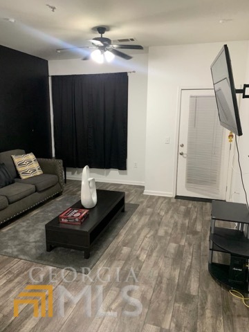Photo 1 of 14 — 870 Mayson Turner RD NW UNIT 1420, Atlanta, GA 30314