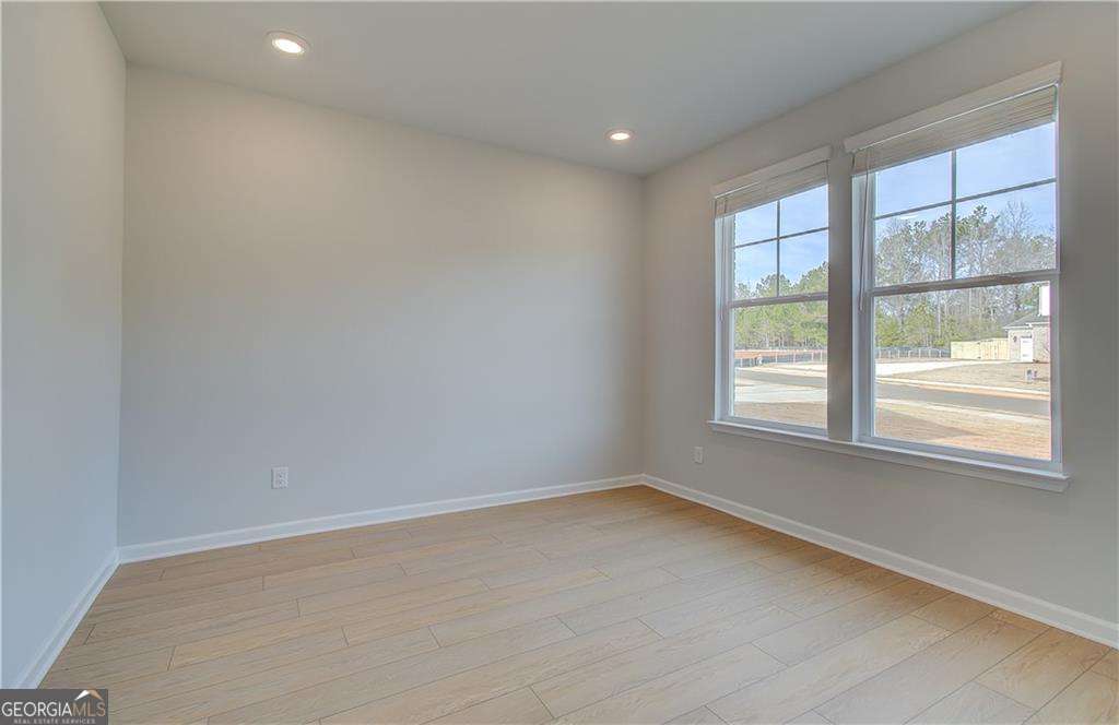 520 Dulles DR