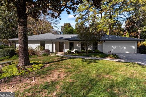 Photo of 560 Windsor Parkway, Atlanta, GA 30342 (MLS # 10644512)
