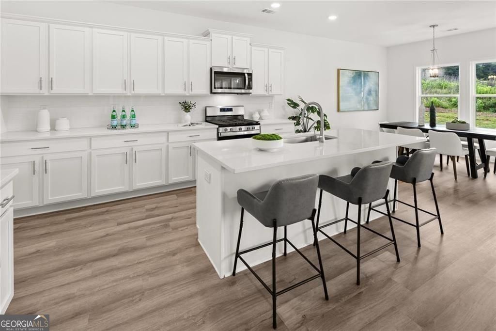 Loganville, Georgia 30052, United States, 4 Bedrooms Bedrooms, ,3 BathroomsBathrooms,Residential,Active,230271