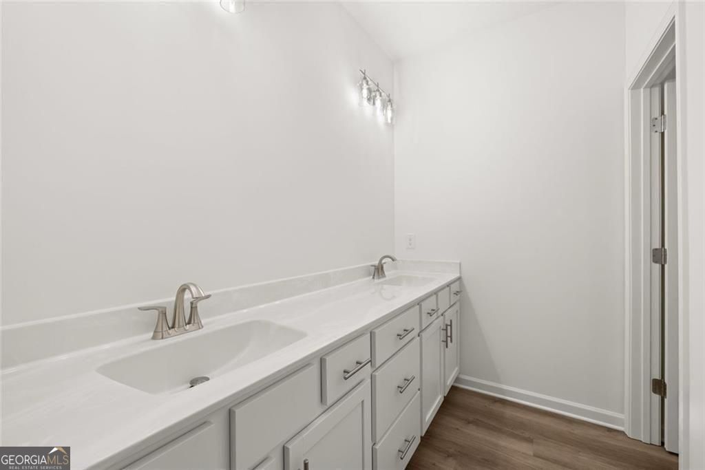 Loganville, Georgia 30052, United States, 4 Bedrooms Bedrooms, ,3 BathroomsBathrooms,Residential,Active,230271