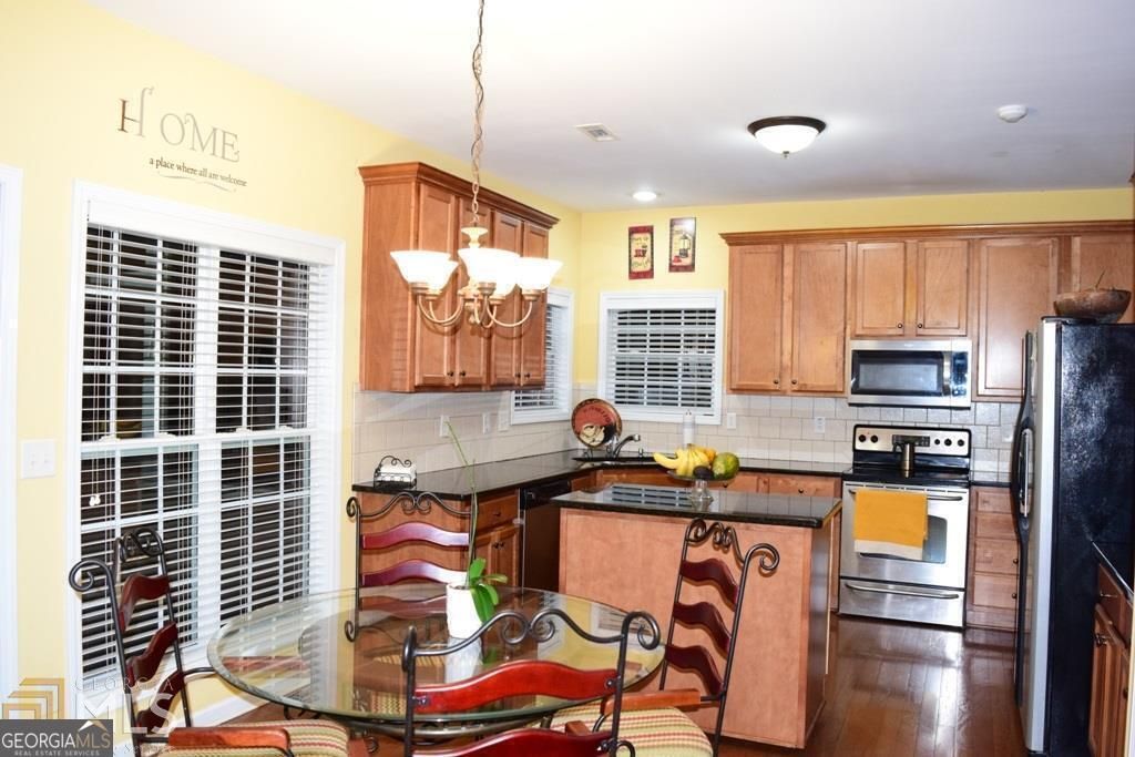 Photo of 45 Greenview Dr, Newnan, GA 30265 (MLS # 10722347)