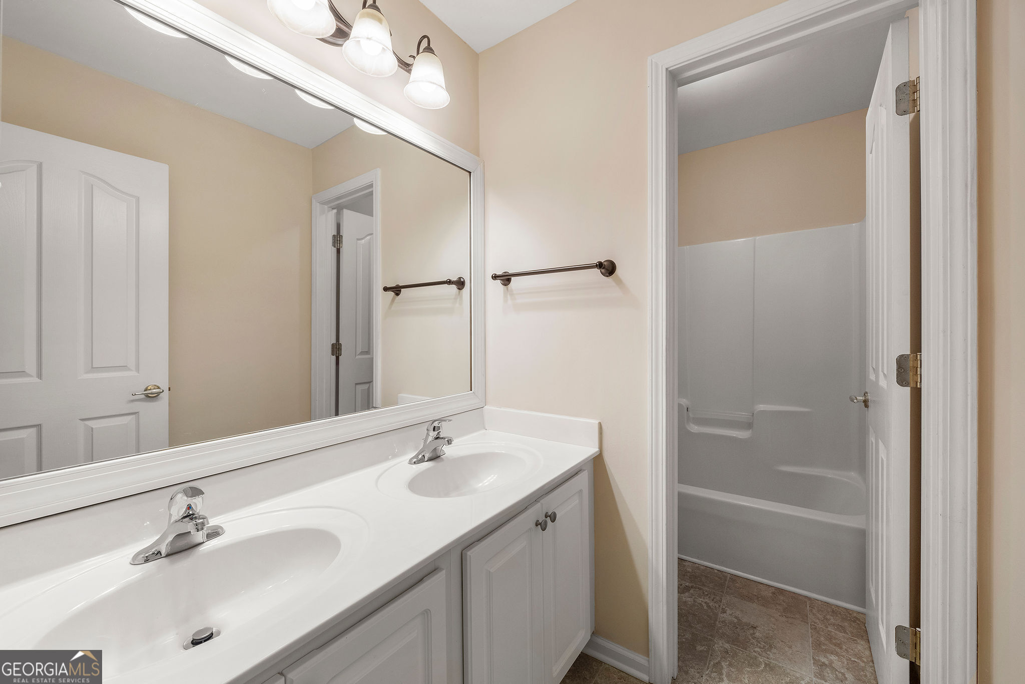 Peachtree City, Georgia 30269, United States, 5 Bedrooms Bedrooms, ,3 BathroomsBathrooms,Residential,Active,185991