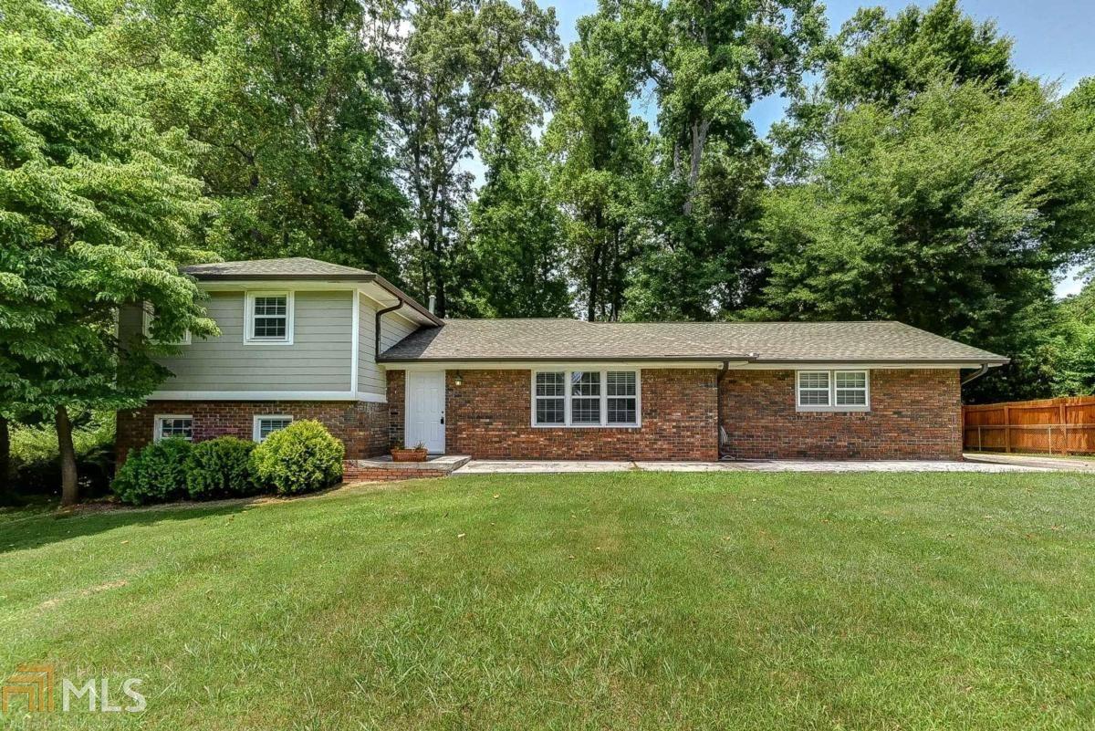 Prime East Cobb location. Two BDRM on each level..Plus two full baths. Huge rec room, Beautiful Hard Wood floors through out. Enjoy the Wooded private backyard from the Huge beautiful deck. Yard has mature trees and fenced in backyard is perfect for kids, families and pets New updates include Freshly interior painting, ReFinished Flooring, Custom Blinds, Roof, Gutters cleaned and exterior power washed. Close to dining, shopping, schools (Sprayberry High) and easy access to Sandy Plains & 75. This traditional offers space galore and so much more