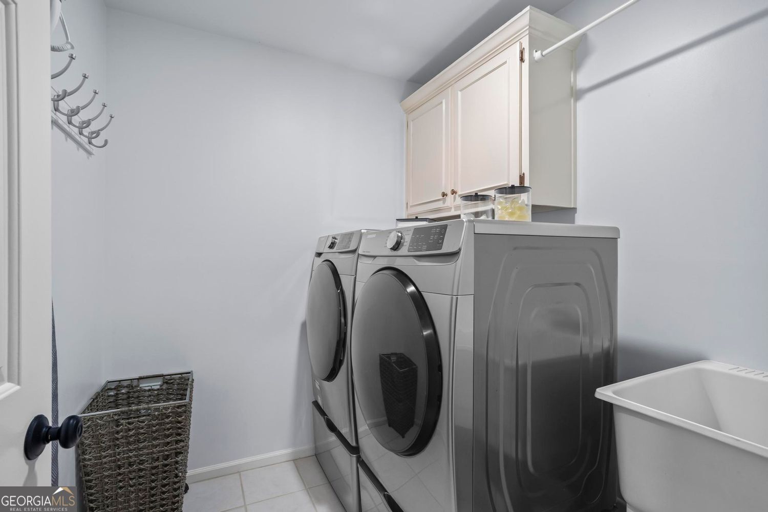 Alpharetta, Georgia 30005, United States, 5 Bedrooms Bedrooms, ,3 BathroomsBathrooms,Residential,Active,156097