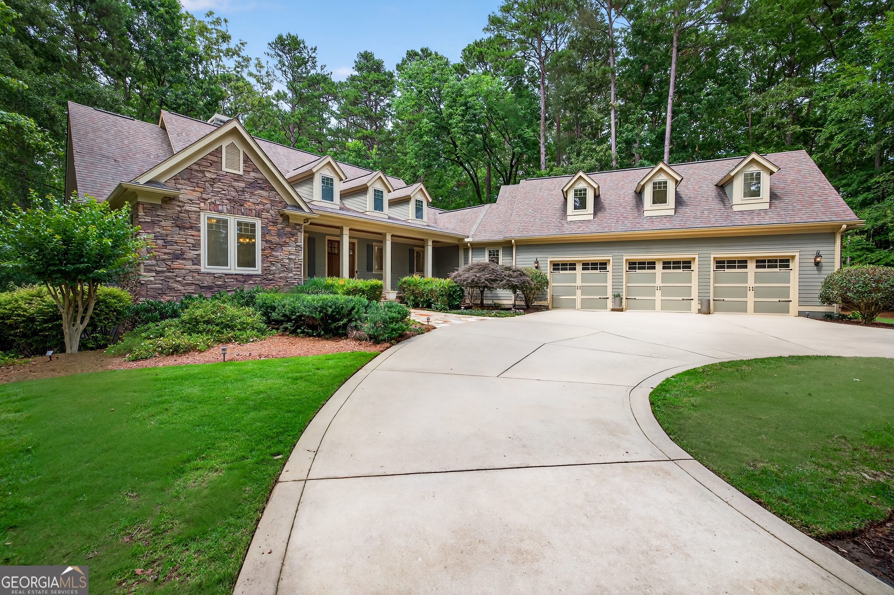 1001 Walton WAY