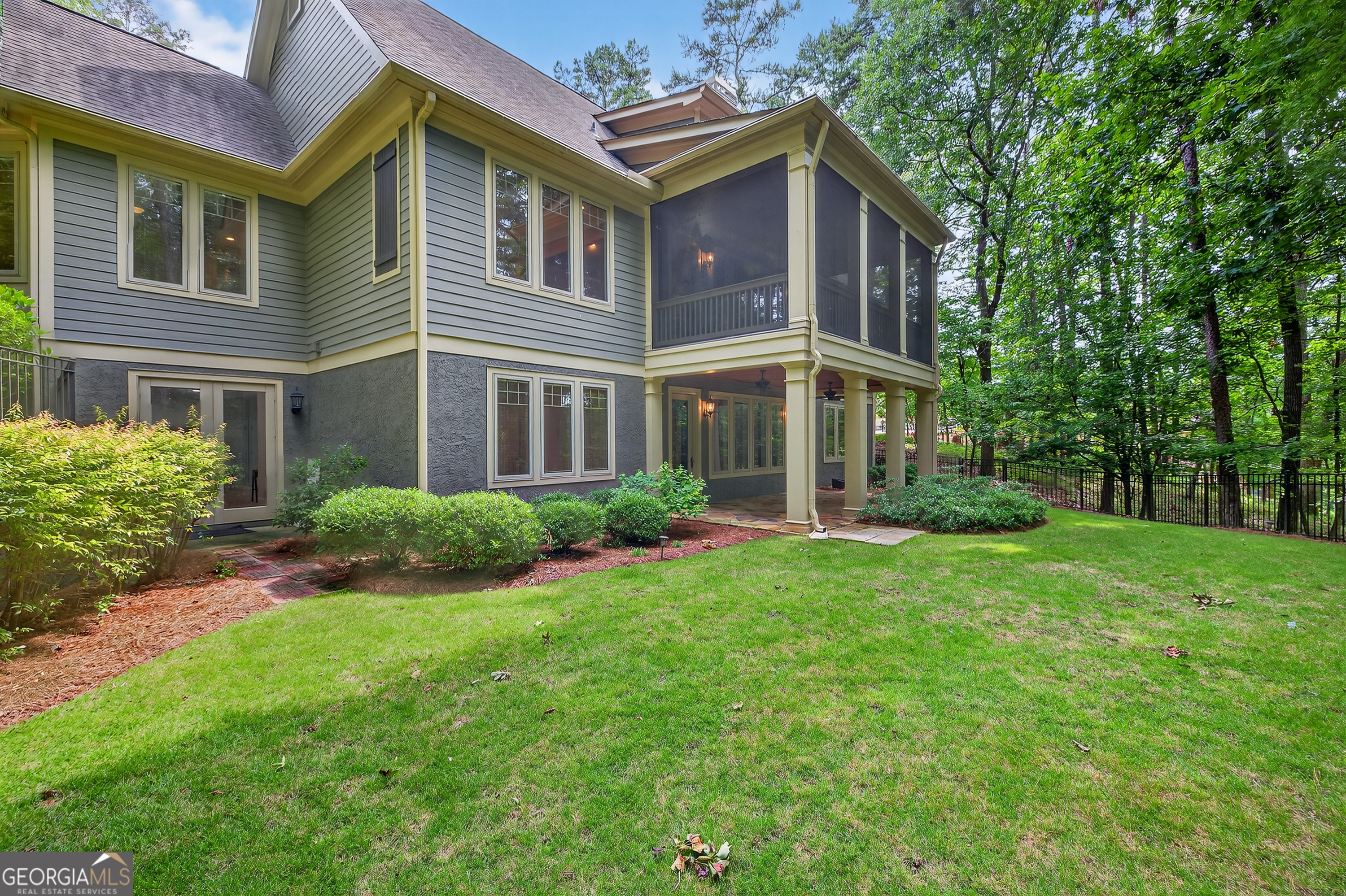1001 Walton WAY