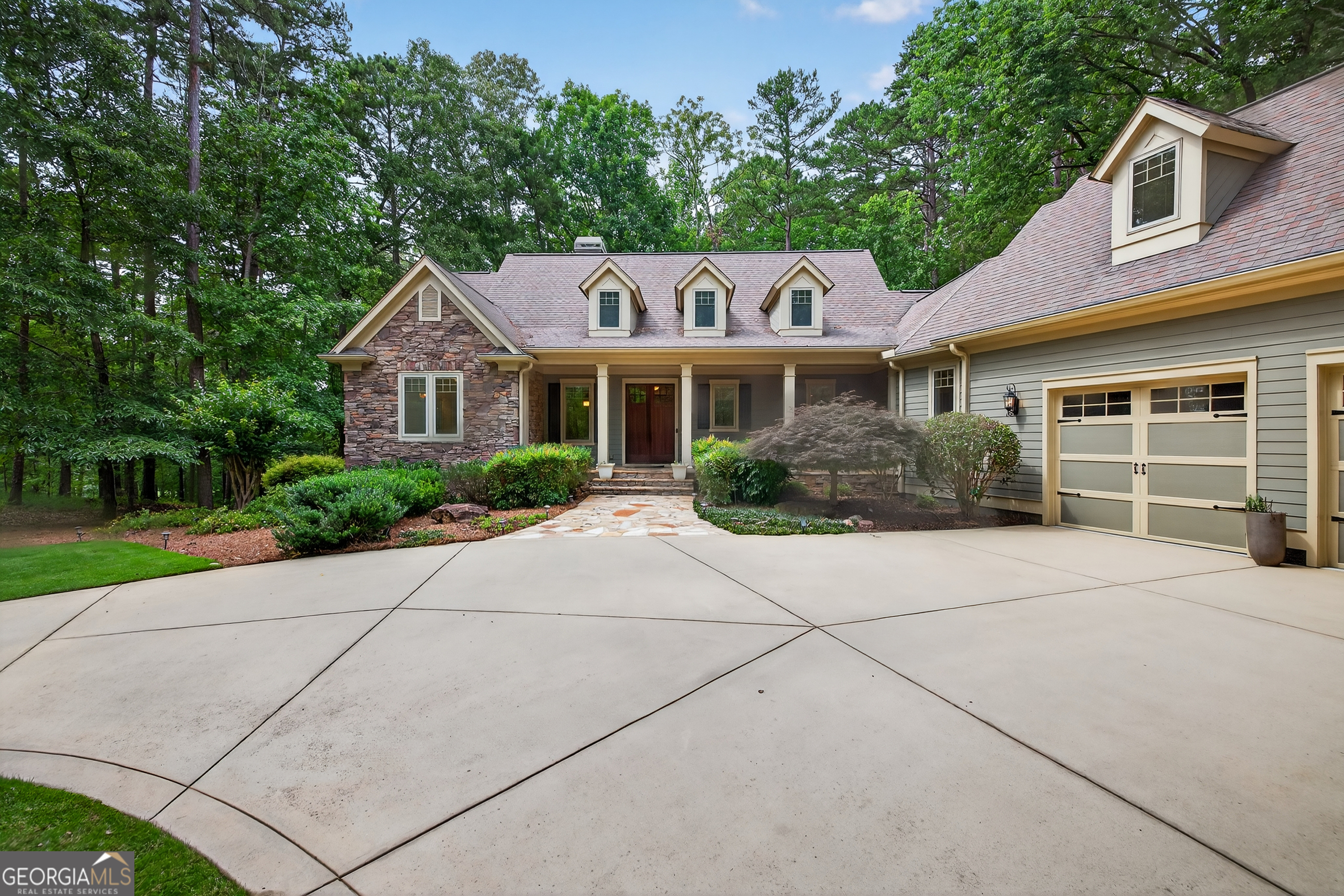 1001 Walton WAY