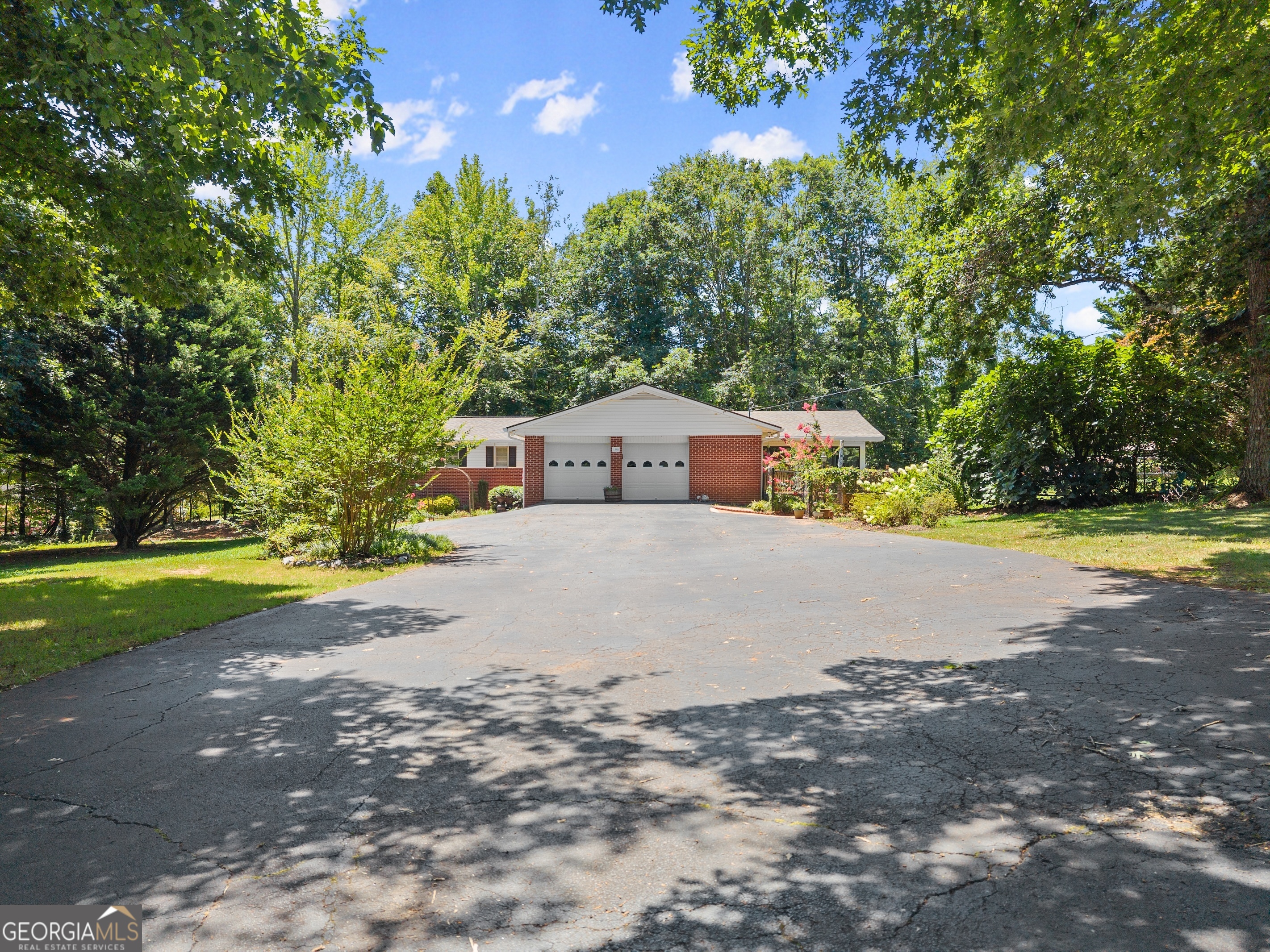 100 Knollwood LN
