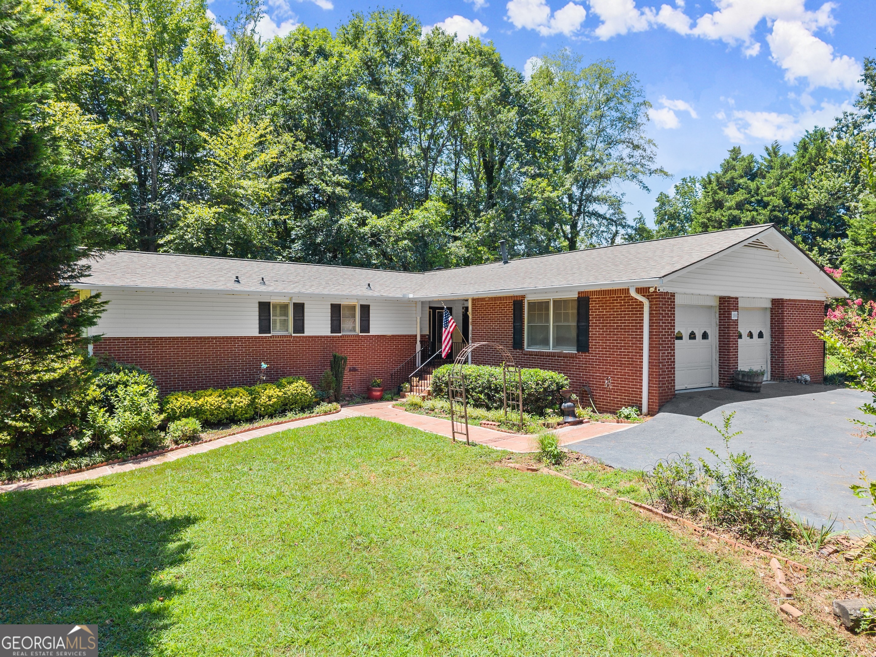 100 Knollwood LN