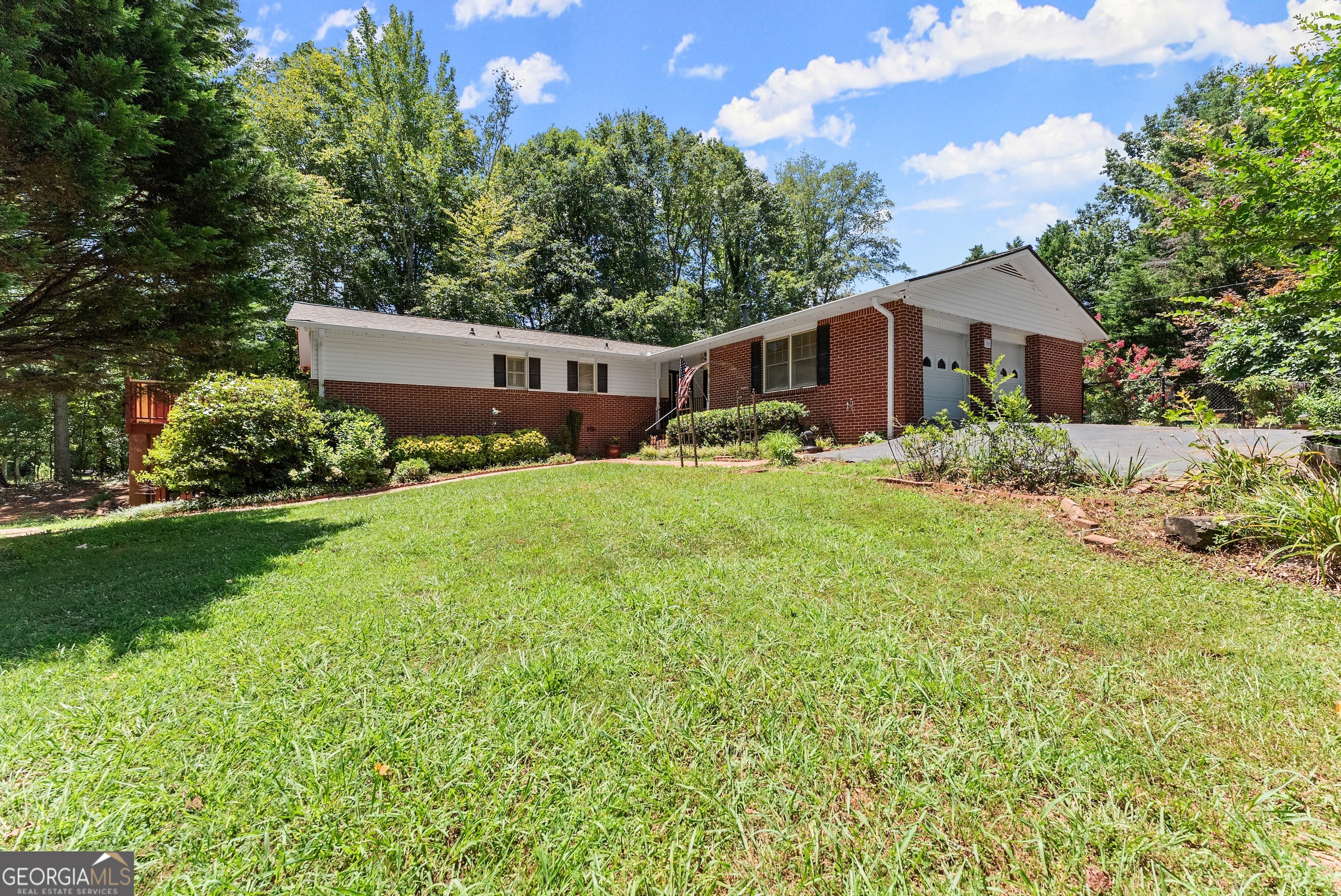 100 Knollwood LN