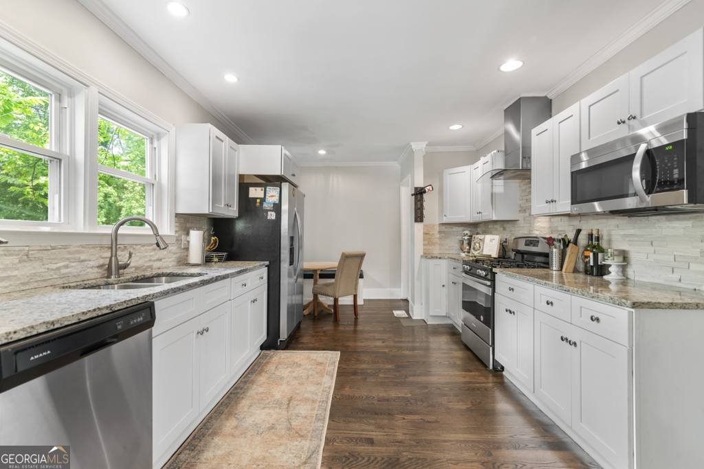 1759 N Olympian WAY SW