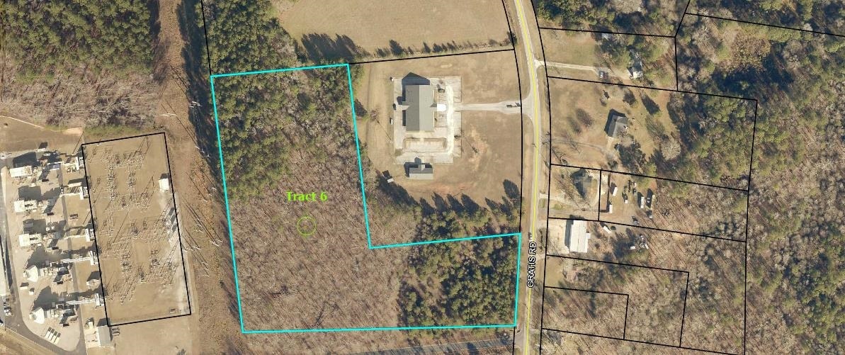 Nice level tract , 3 mile out of Monroe .