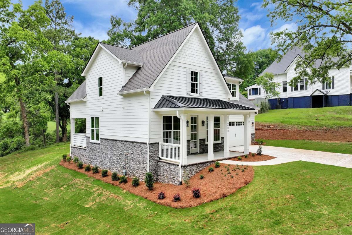 200 College AVE