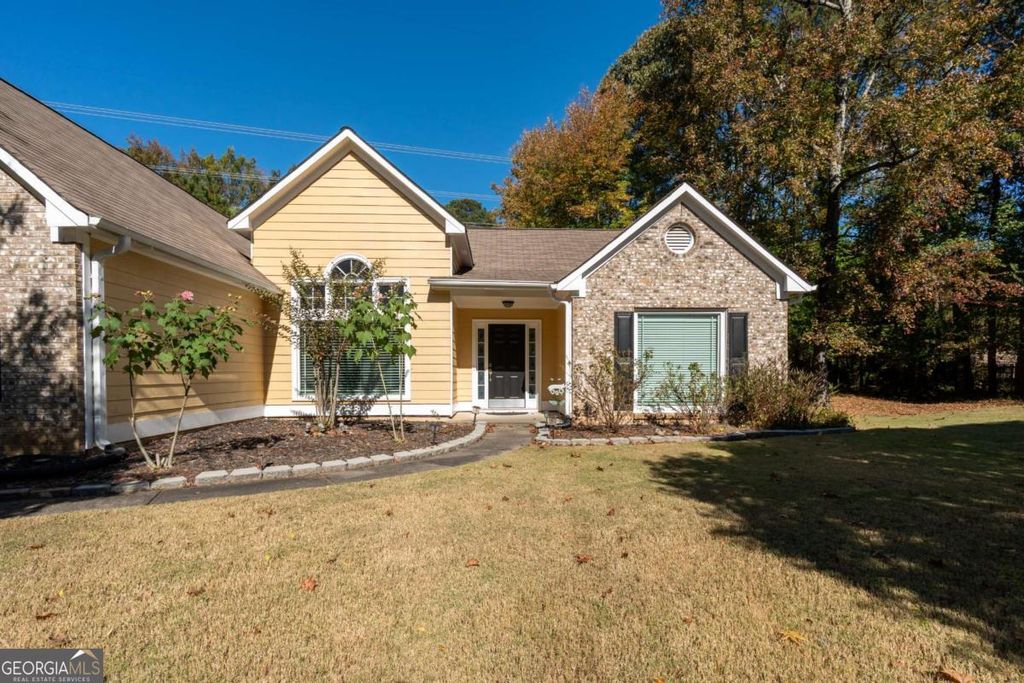 Photo of 727 Eight Point Court, Suwanee, GA 30024 (MLS # 10762706)