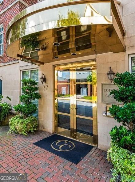 77 Peachtree PL 211