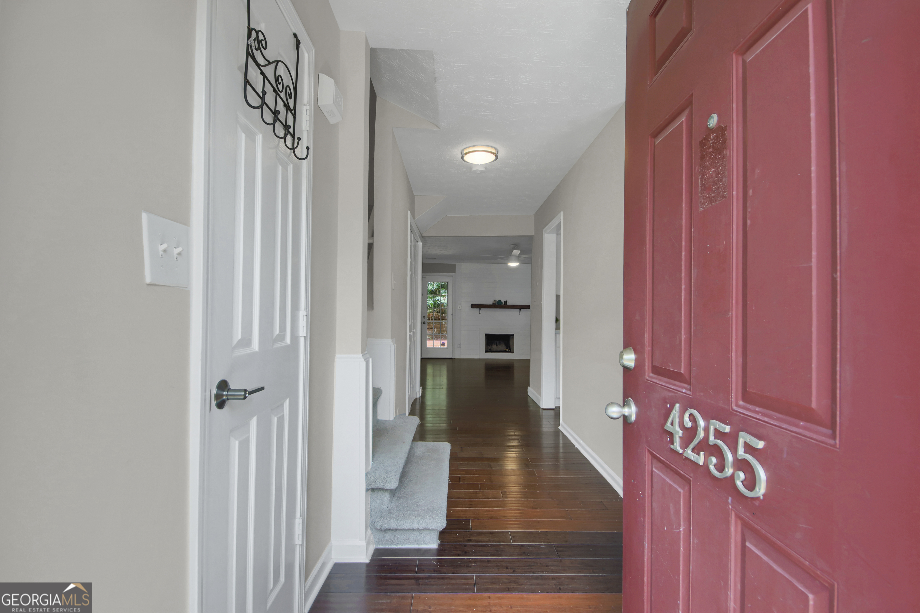 4255 Glen Iris DR