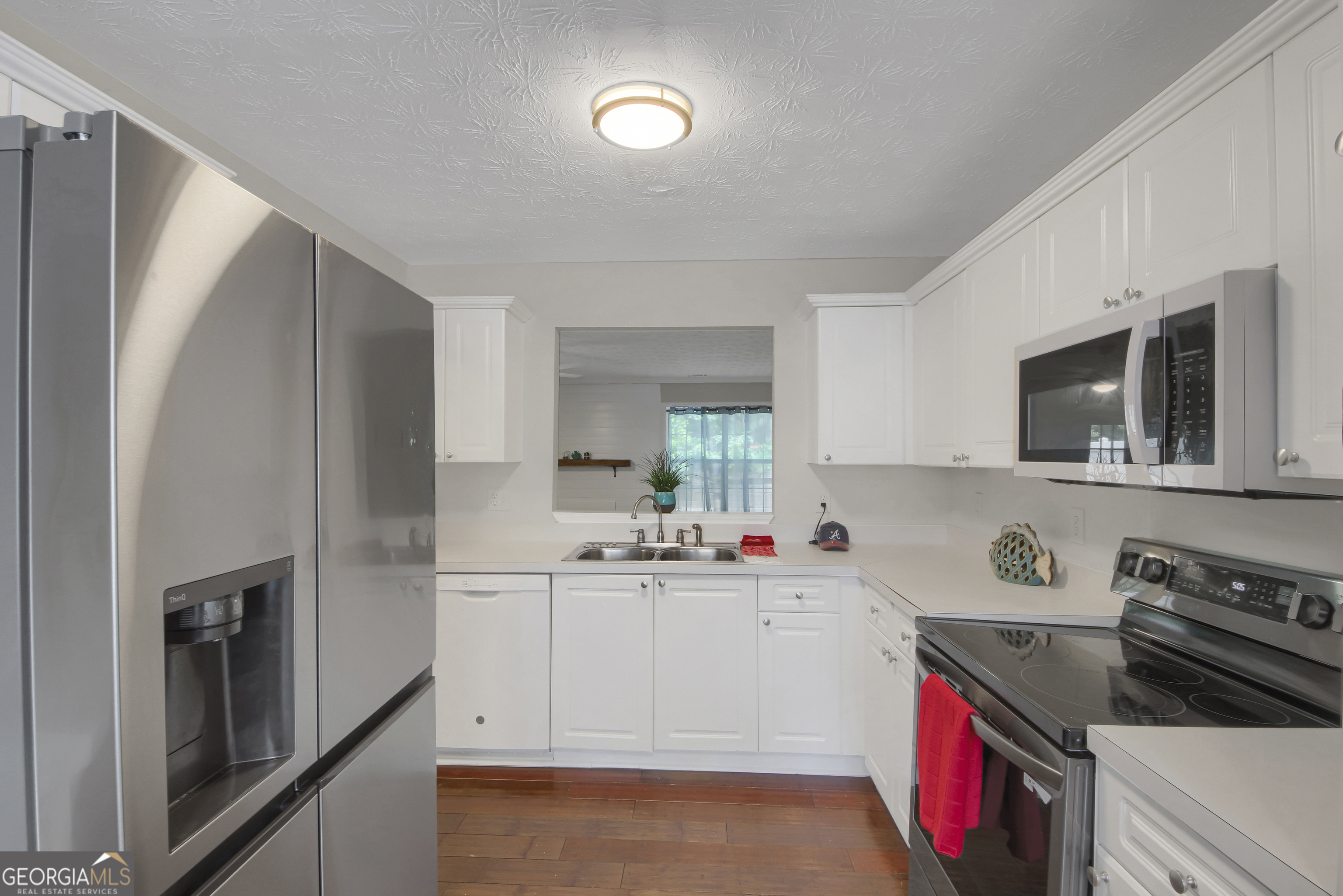 4255 Glen Iris DR