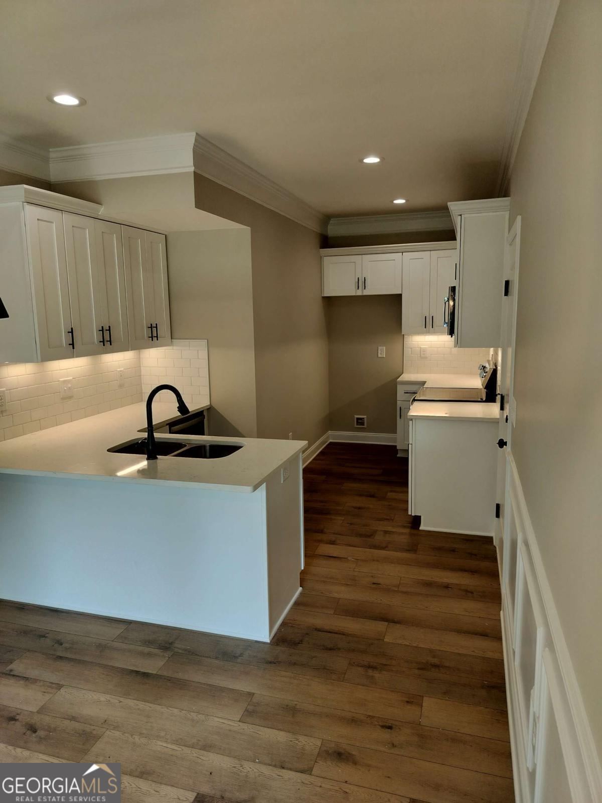 23 College Heights PL