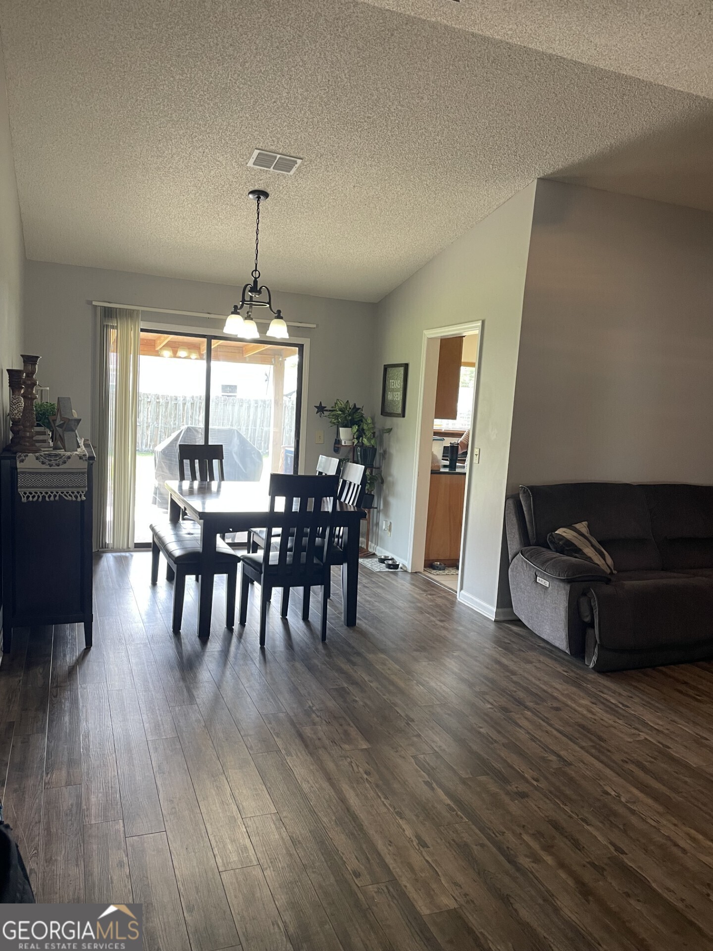 303 Dogwood CT