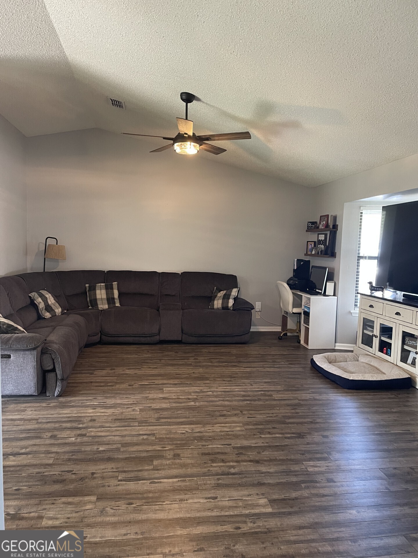 303 Dogwood CT
