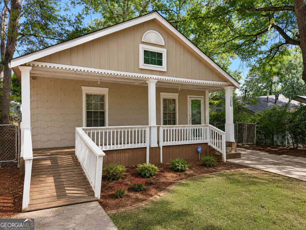 Photo of 1166 Garibaldi Street SW, Atlanta, GA 30310 (MLS # 10830500)