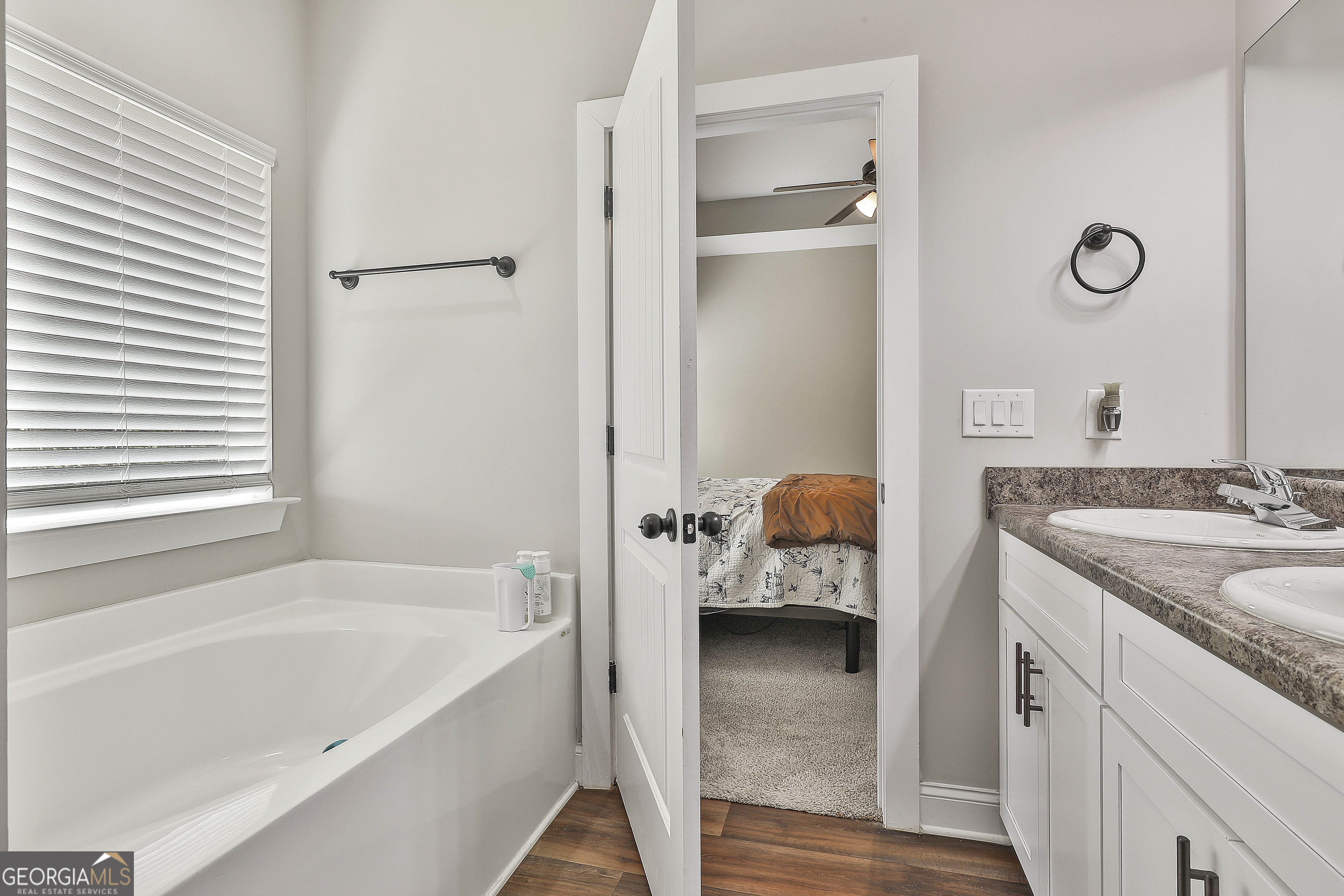 Luthersville, Georgia 30251, United States, 4 Bedrooms Bedrooms, ,2 BathroomsBathrooms,Residential,Active,201664