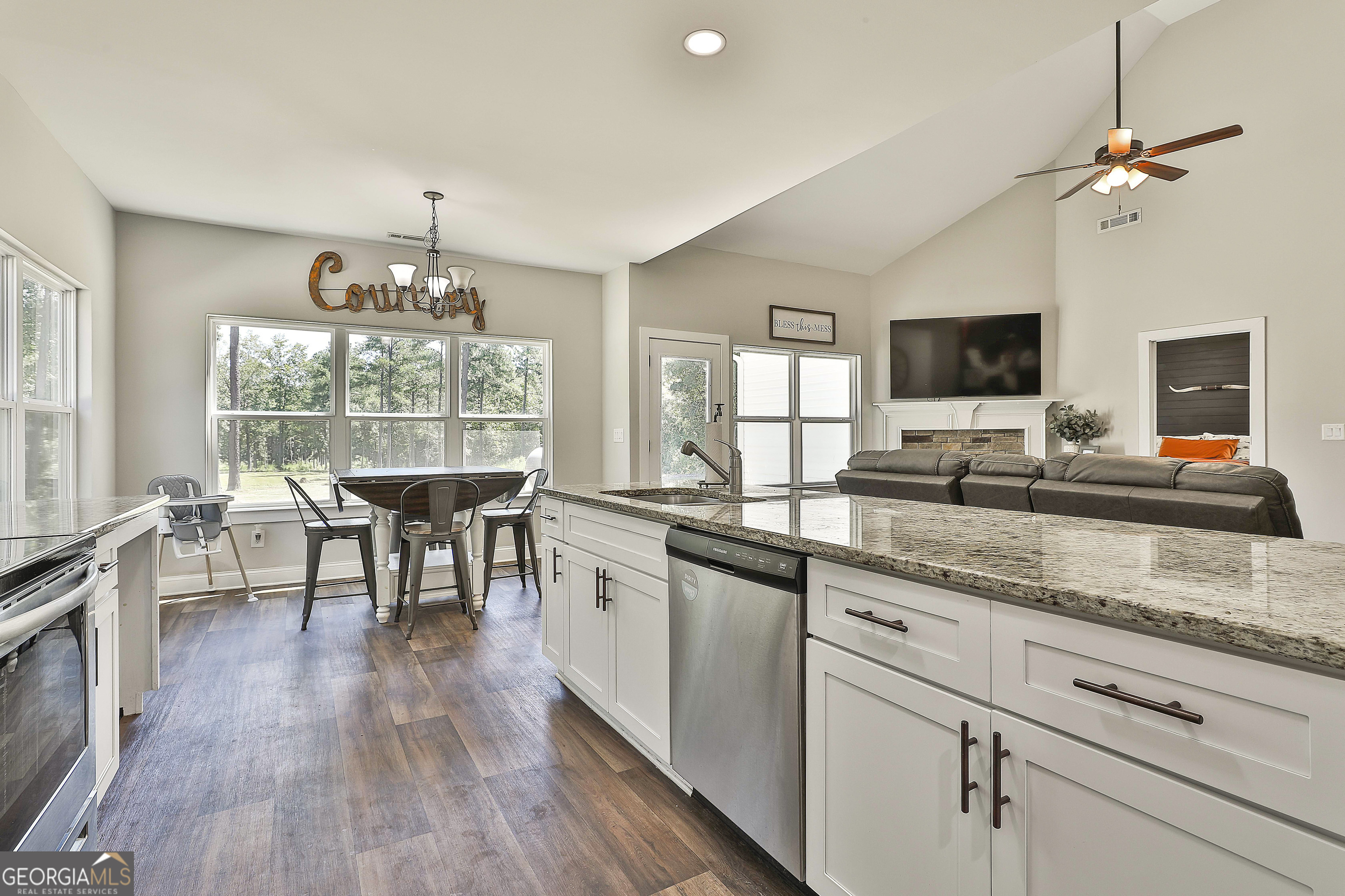 Luthersville, Georgia 30251, United States, 4 Bedrooms Bedrooms, ,2 BathroomsBathrooms,Residential,Active,201664