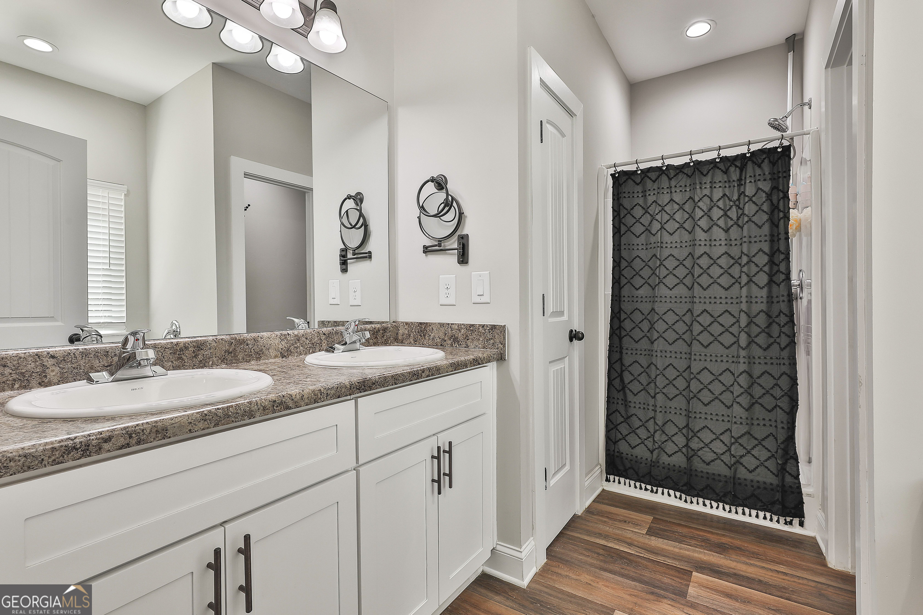 Luthersville, Georgia 30251, United States, 4 Bedrooms Bedrooms, ,2 BathroomsBathrooms,Residential,Active,201664