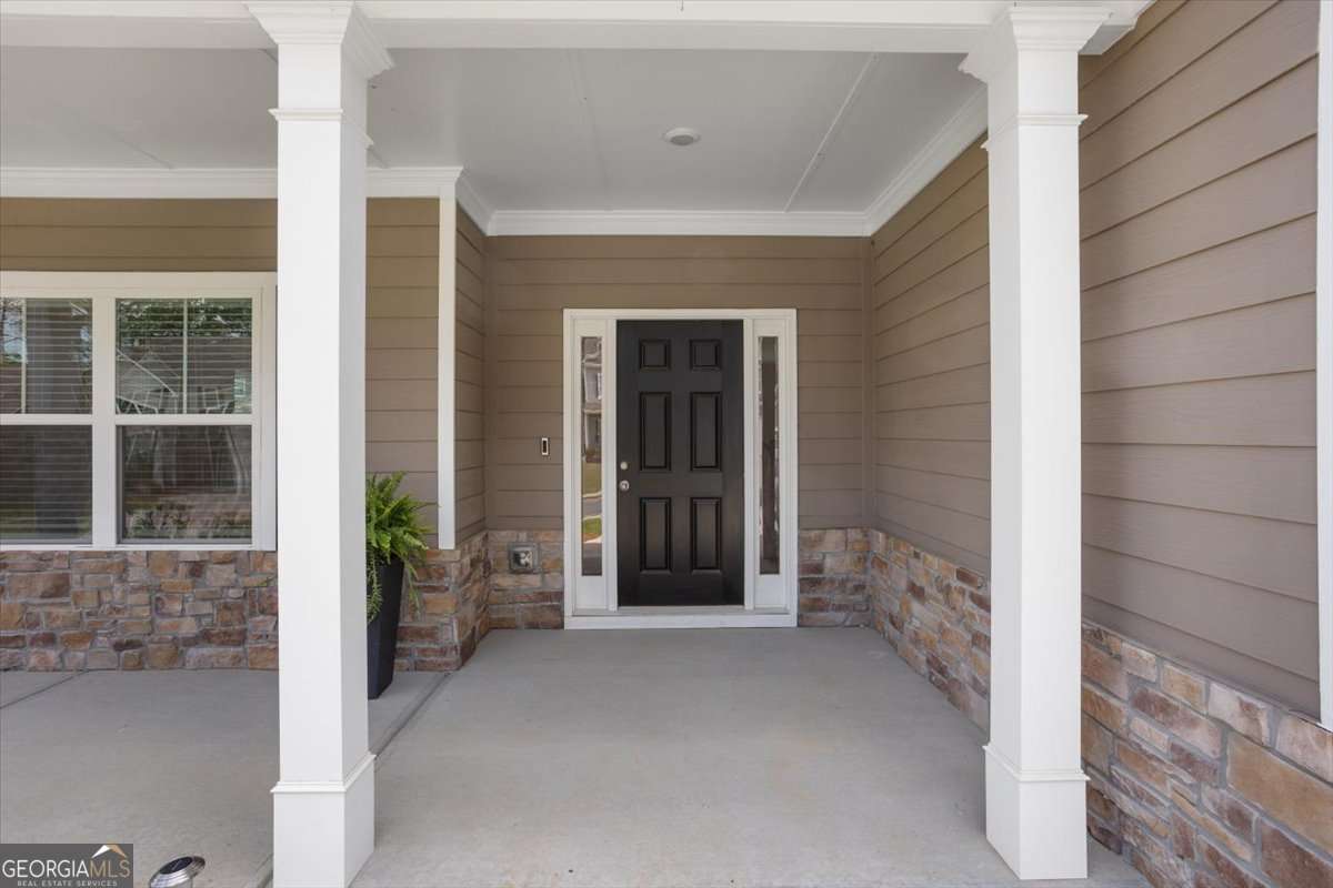 332 Belmont LN