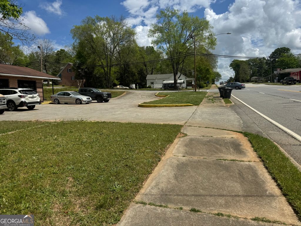Photo of 901 W Montgomery St, Milledgeville, GA 31061 (MLS # 10726437)