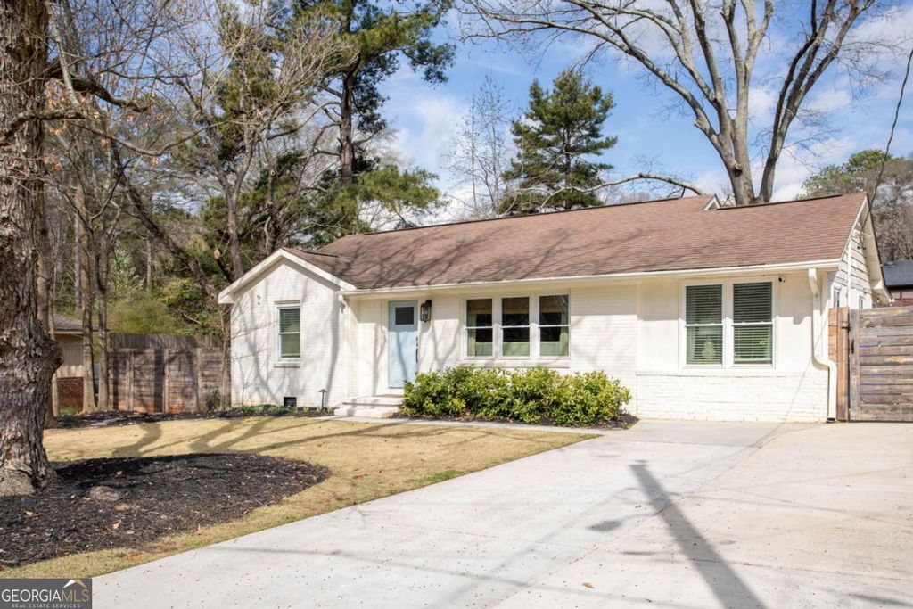 Photo of 545 Woodale Drive SE, Smyrna, GA 30080 (MLS # 10706757)