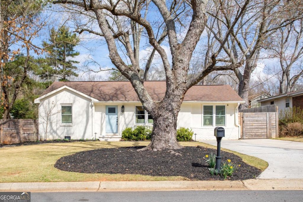 Photo of 545 Woodale Drive SE, Smyrna, GA 30080 (MLS # 10706757)